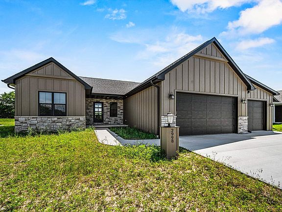 2nd image of 3141 Lazy Oaks