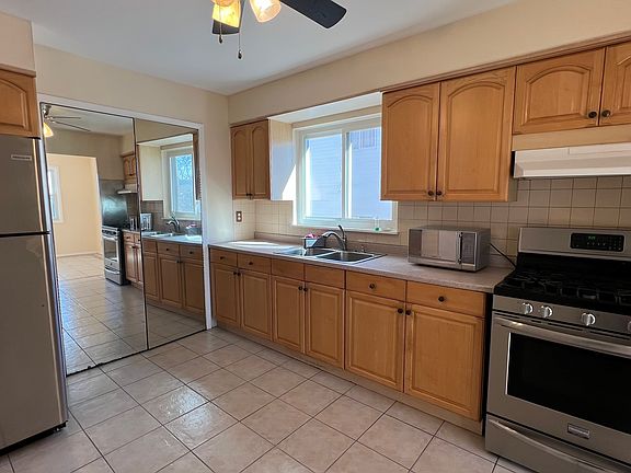 4th image of 2022 Bergen Ave Floor 2