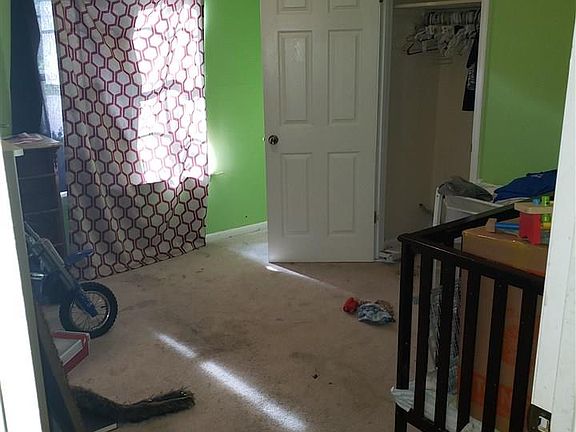 5th image of 902 Danmann Cir SE