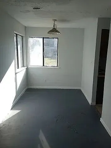 2 bed, 1.0 bath, $800 — Photo 2