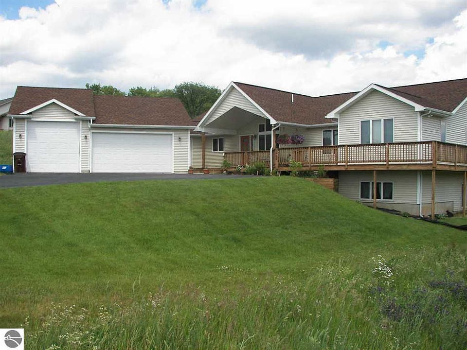 1st image of 5426 Breeze Hill Dr