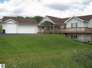 5426 Breeze Hill Dr, Traverse City, MI 49684