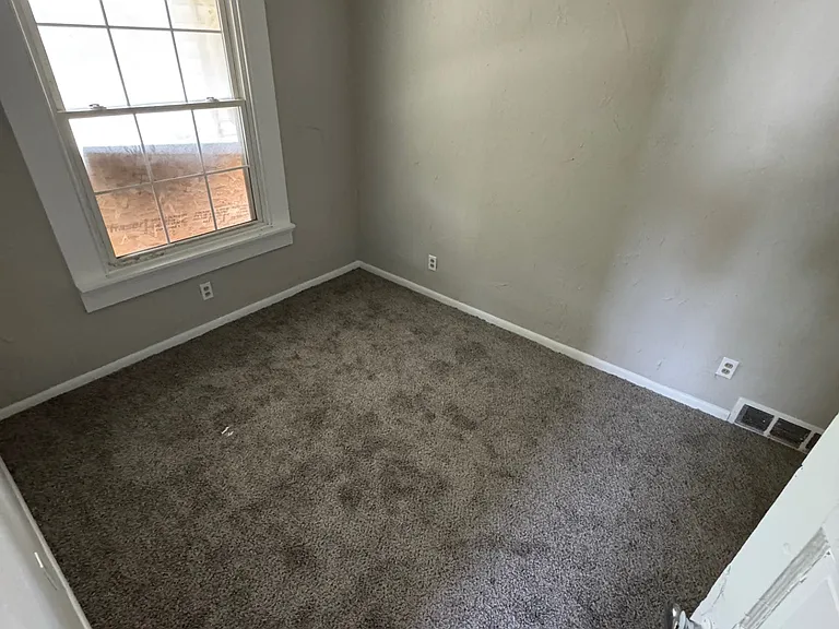 5911 Lansing Ave — Photo 6