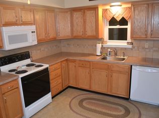 127 Green Meadow Ln, Telford, PA 18969