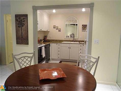 5th image of 6415 Bay Club Dr #101