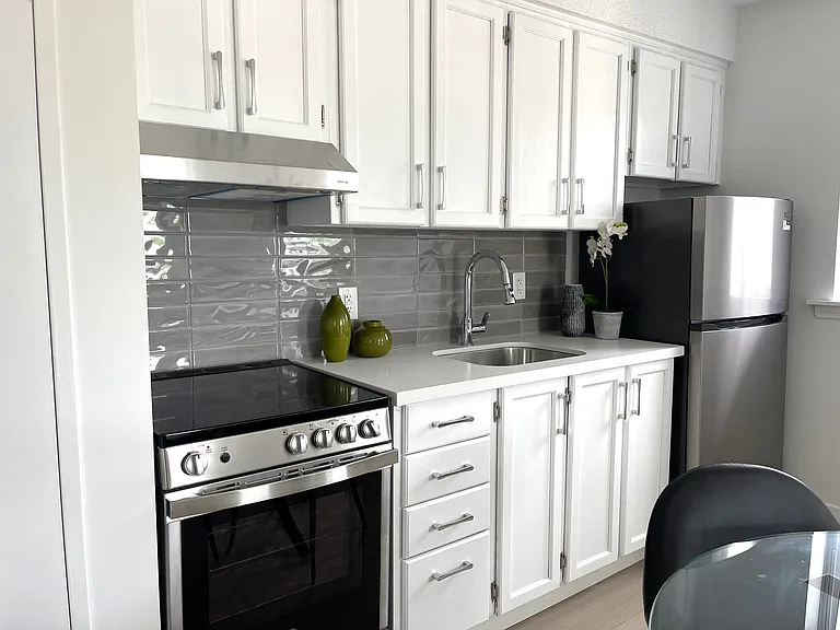 2373 Bloor St W — Photo 13