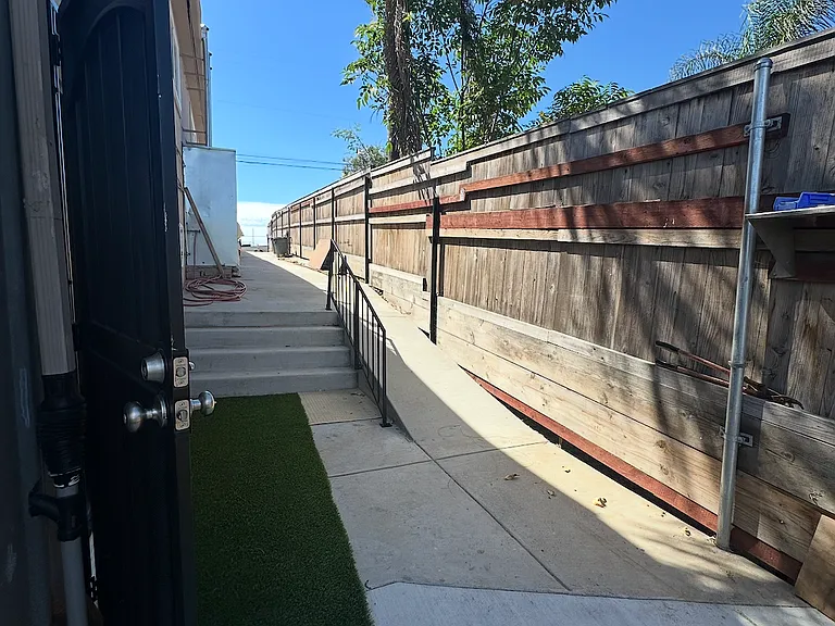 2339 Van Ness Ave #B — Photo 29
