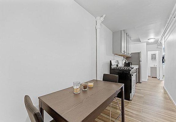 2nd image of 2937 Hering Ave Floor 2
