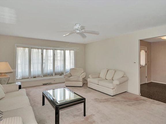 3rd image of 8651 Ailsworth Dr