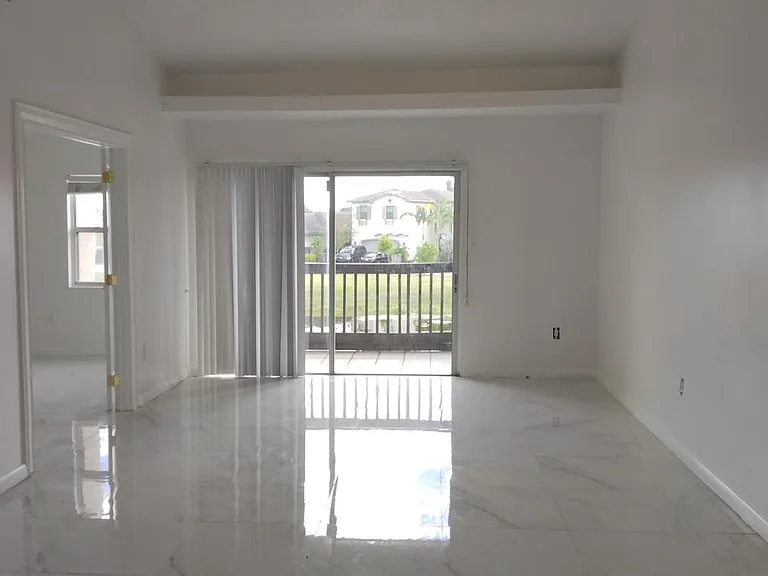 815 SW 113th Way #815 — Photo 20