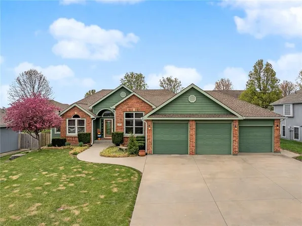 16011 Cedar St, Basehor, KS 66007
