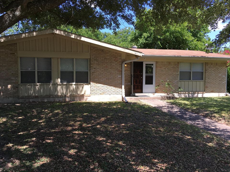 11704 Oak Trail.