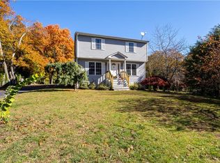 54 Lincoln Dr, Johnston, RI 02919