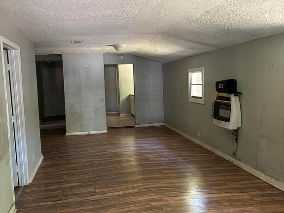 3rd image of 921 Gordon St