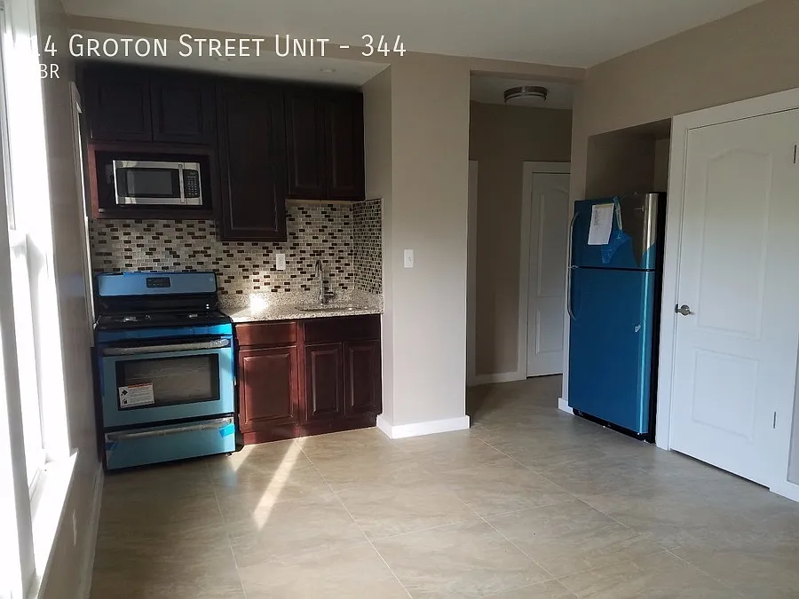 Studio, $1,100 — Photo 2