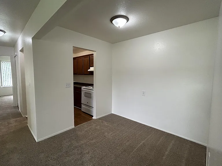 Windsor Place Apartments — Photo 69