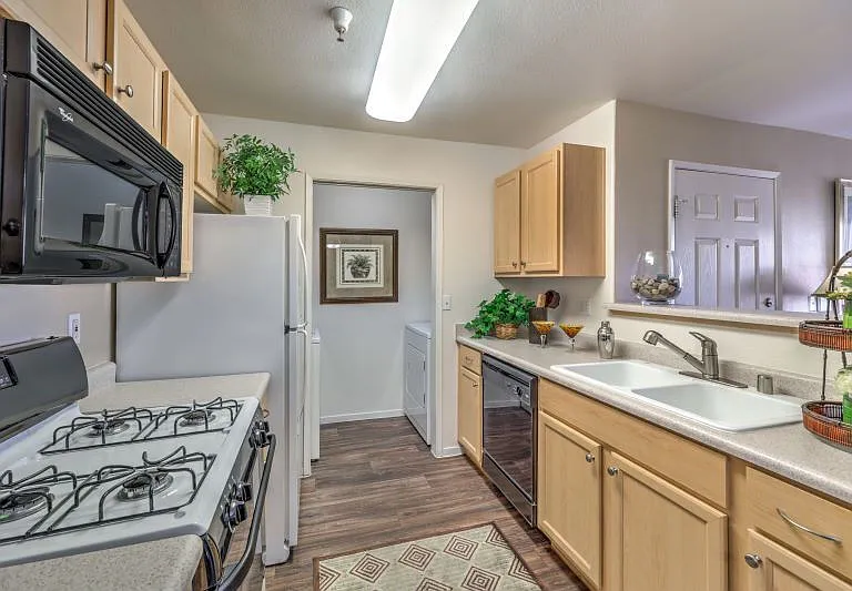 1290 W Horizon Ridge Pkwy — Photo 15