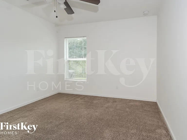 1750 SW Hampshire Ln — Photo 12
