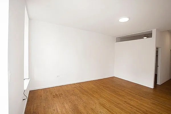 Rented by Jonis Realty | media 33