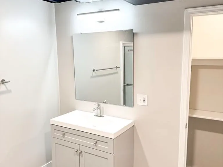 425 Castle Dr — Photo 8