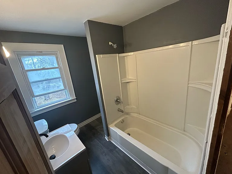 938 W Lafayette Ave — Photo 8