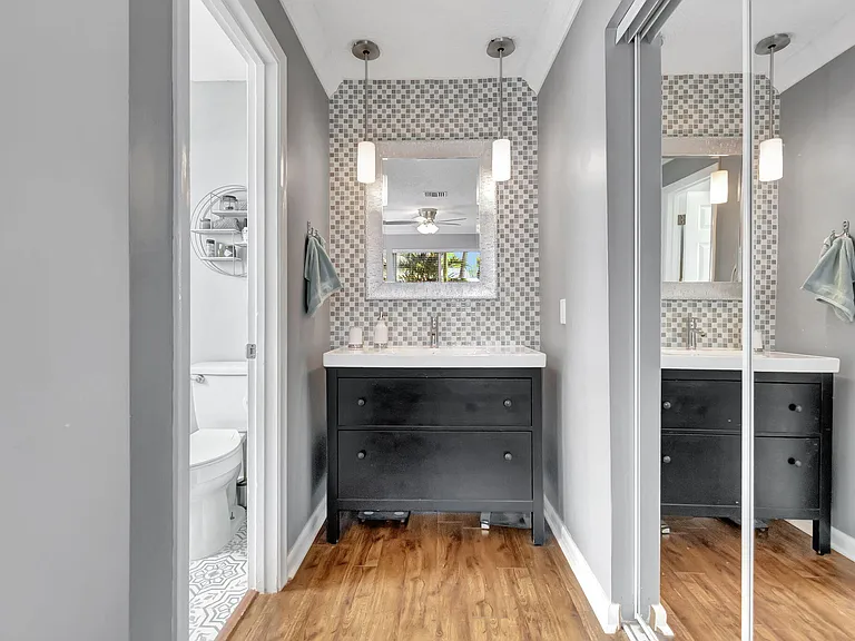 1066 SW 25th Way — Photo 14