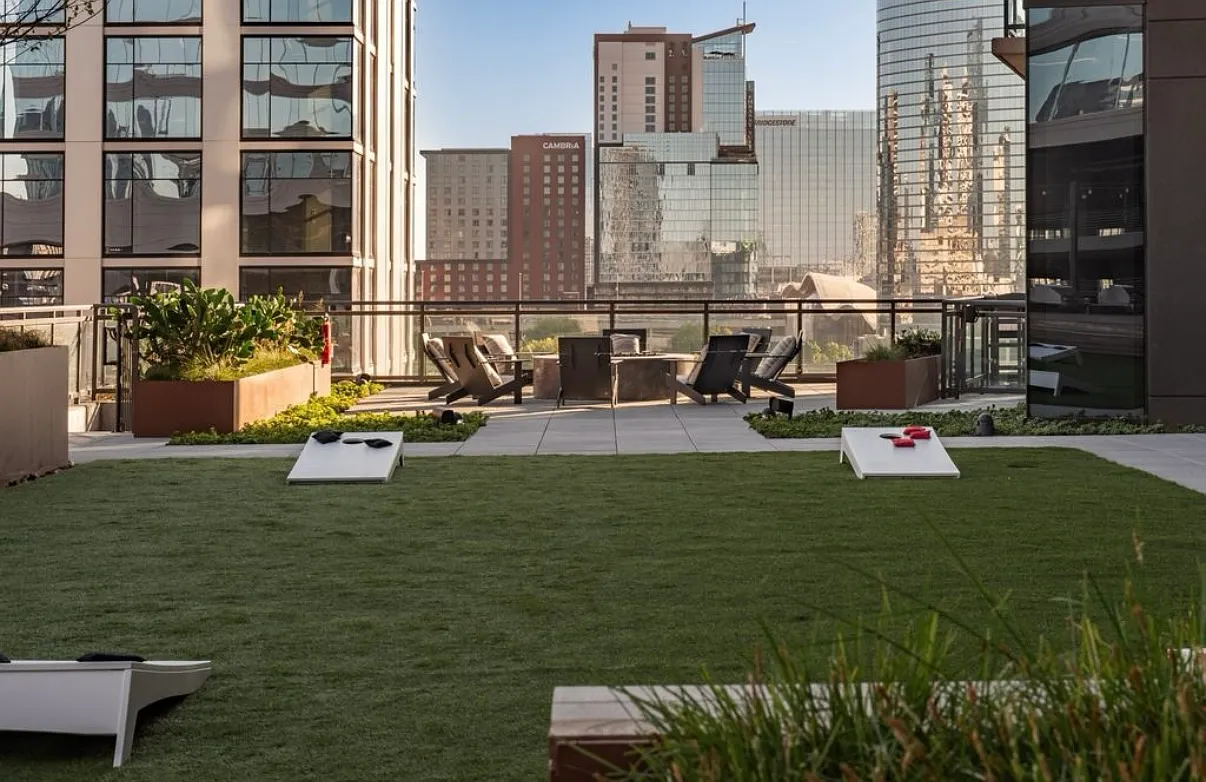 1 bed, 719 sqft, $2,600 — Photo 3