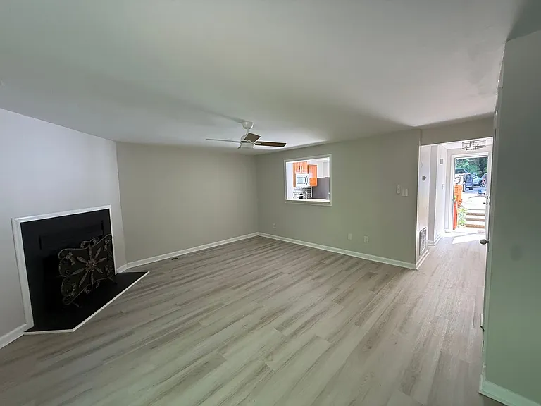7252 Shellburne Dr — Photo 2
