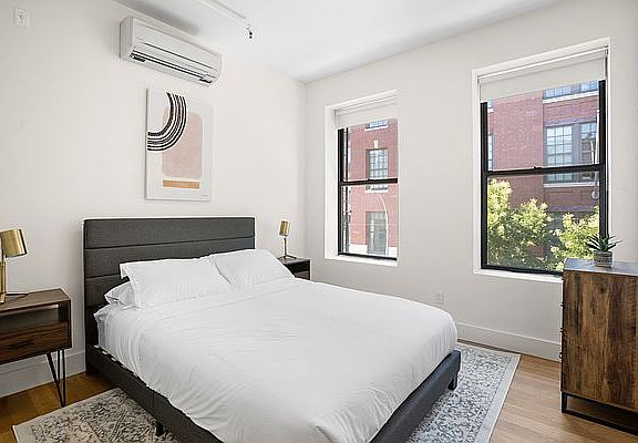 5th image of 517 W 45th St #33D