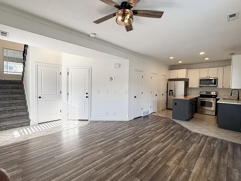3 bed, 2.5 bath, 1321 sqft, $2,350 — Photo 1