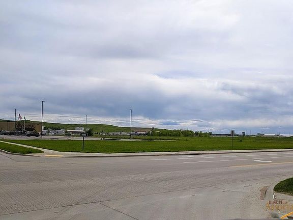 5th image of 3211 E Mall Dr