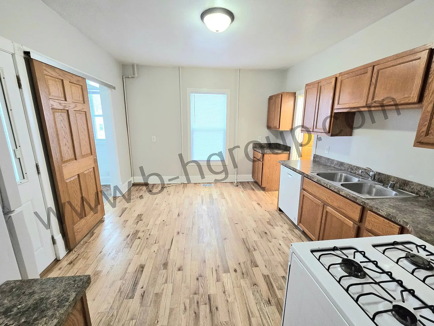 1925 53rd St photo 1