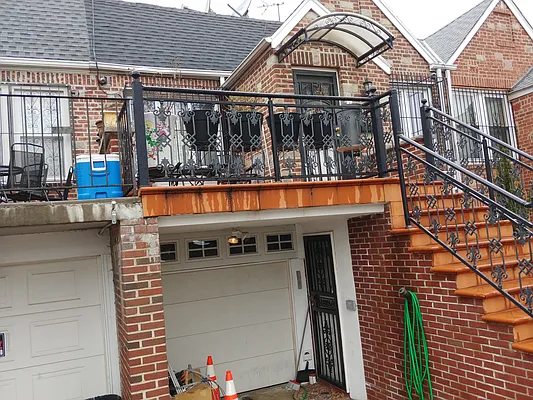 Rented by Halvatzis Realty | media 11