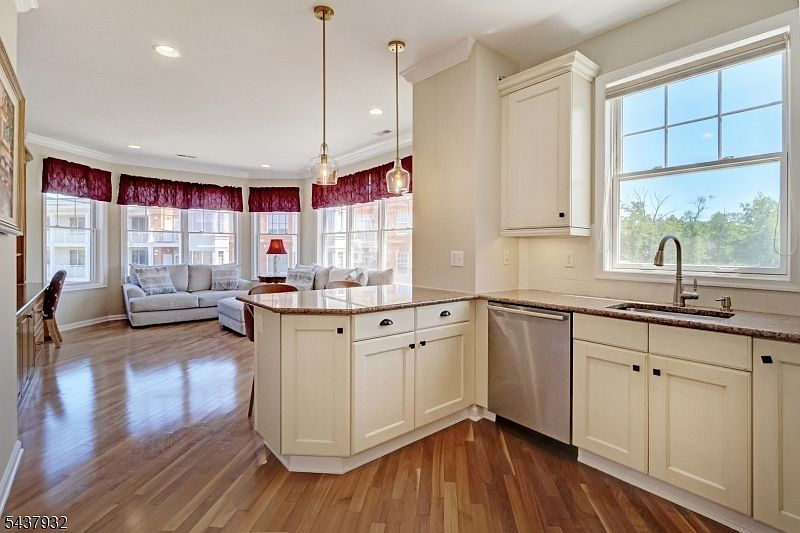 1st image of 3412 Pointe Gate Dr #412