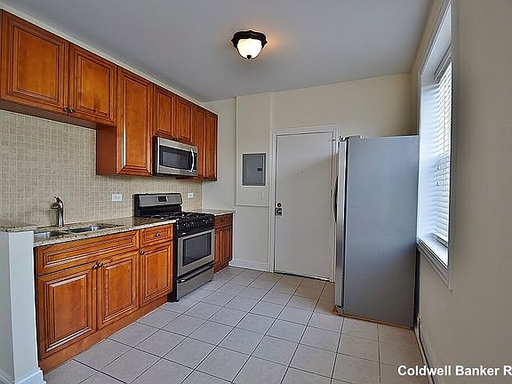 2nd image of 3108 W Walton St APT 3B