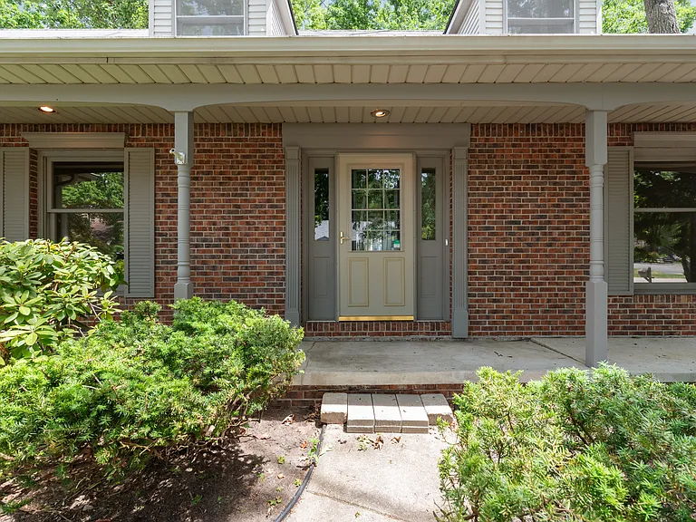 2410 Wealdstone Rd — Photo 50