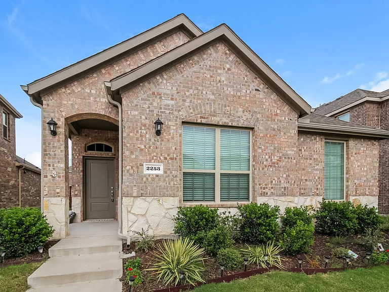 2253 Barx Dr — Photo 1