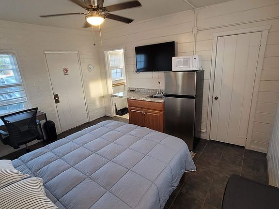 4th image of 38818 Yermo Rd #4