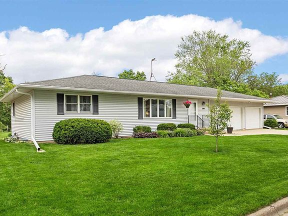 3rd image of 300 Southhaven Dr