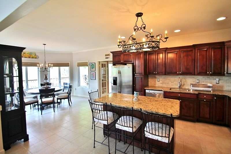 1st image of 11 Red Oak Dr