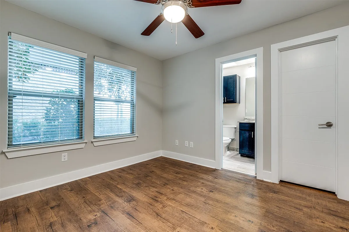 Building Photo - 4316 Hartford St #21