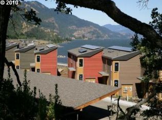 30 Mosier Creek Pl, Mosier, OR 97040