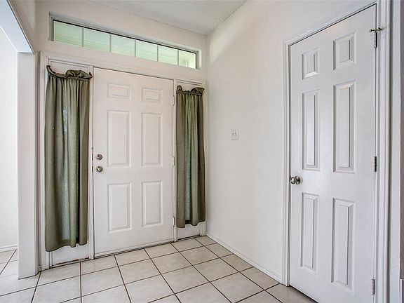 3rd image of 735 Blue Oak Dr