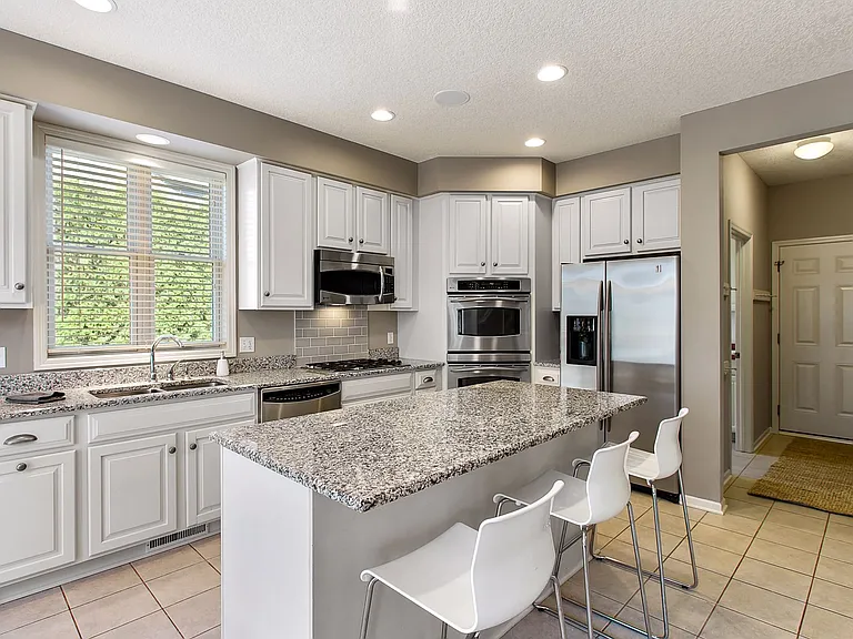 1579 Stoneridge Cir — Photo 6