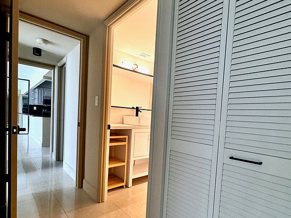 4th image of 1901 Brickell Ave APT B512