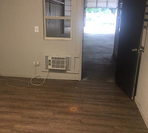 2nd image of 4816 N Clark Ave