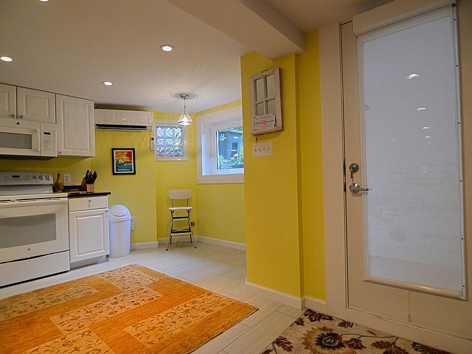 entry / kitchen