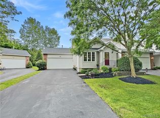 34 Towne Square Dr, Lancaster, NY