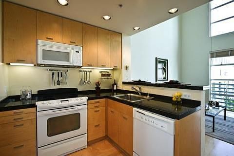 5th image of 411 Francisco St #312