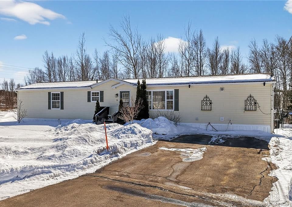 1st image of 8 Maple Ridge Ln